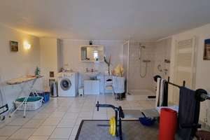 Wohnzimmer mit Echtholzparkett, Kamin, viel Platz und Gemütlichkeit – Schützenstraße  30, 17309 Pasewalk – Vorschaubild 9