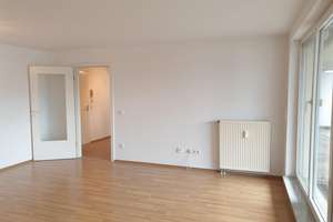 Porz, schöne, ruhige 2 Zimmer, Wannenbad, Küche, großer Balkon, TG-Stellplatz