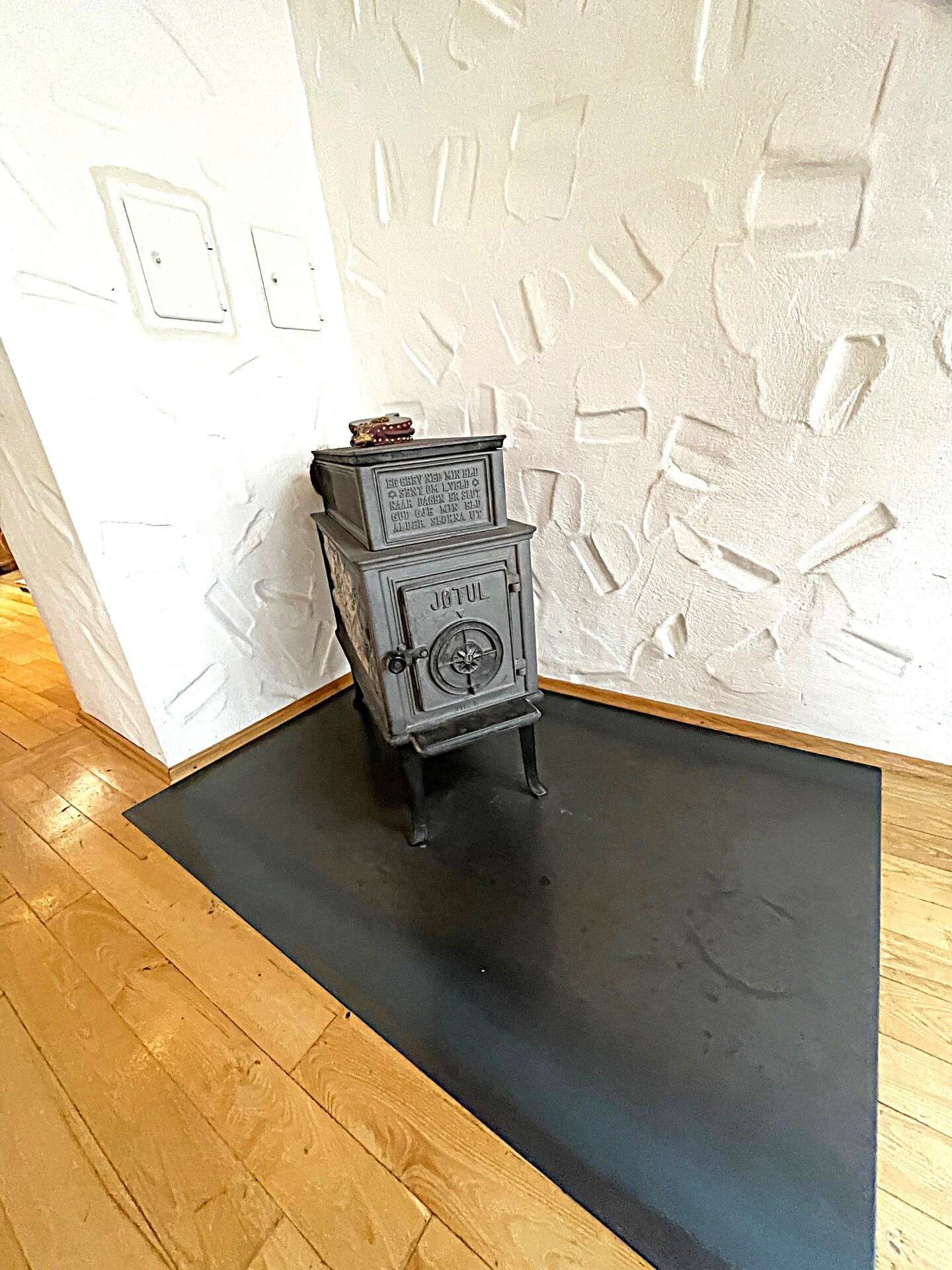 Immobilie in Üxheim - Wohnen Sie da, wo andere Urlaub machen
1 Haus und 1 Wohnung  mit Doppelgarage
stilvoll - gemütlich - Bild 8