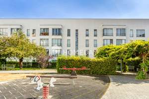 Zentral gelegen & dennoch ruhig: Helle Etagenwohnung mit praktischem Komfort & Tiefgaragenstellplatz