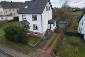 Modernes Einfamilienhaus mit 4 Schlafzimmern & 3 Bädern und Garten in Weiskirchen – Die vollständige Adresse der Immobilie erhältst du vom Anbieter., 66709 Weiskirchen – Vorschaubild 1