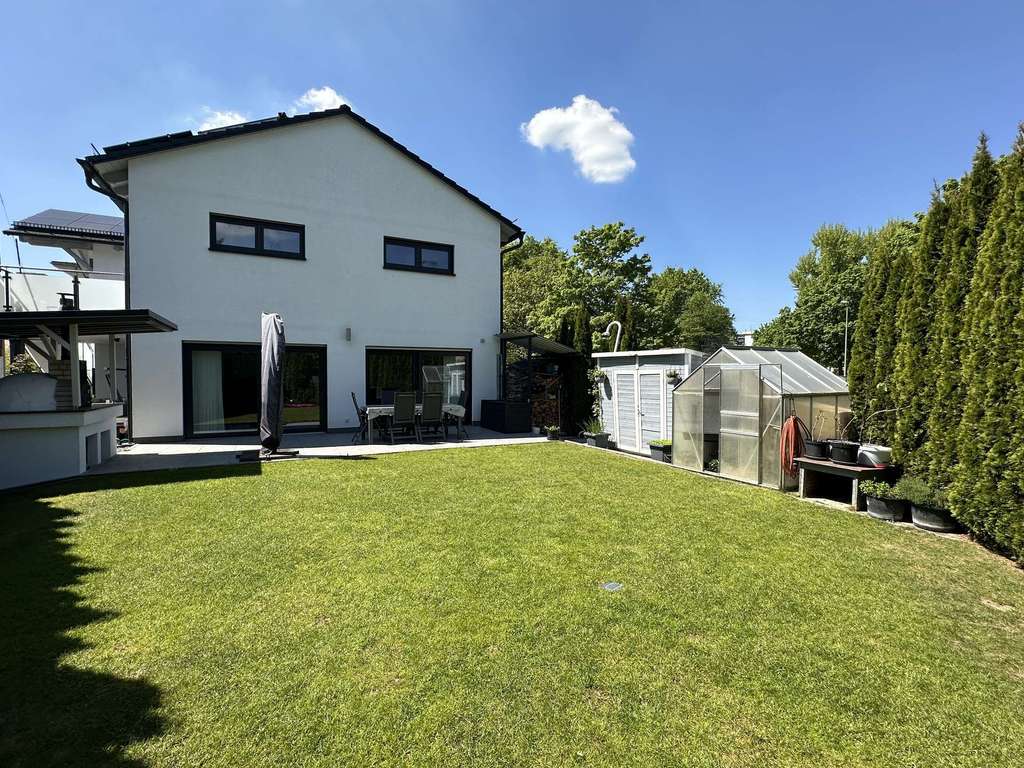 Immobilie in Stadtbergen - Katip | Neuwertige Maisonettewohnung mit hochwertiger Ausstattung und Grundstück in Stadtbergen - Bild 1