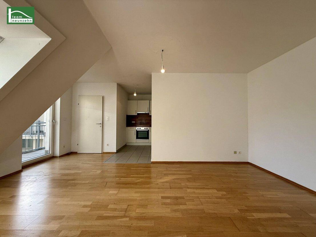 Bright 4-room apartment with balcony in a quiet inner courtyard ...
