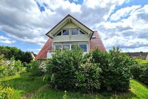 Ruhe und Platz, auch für 2 Generationen: Ein-/Zweifamilienhaus mit Doppelgarage in Warstein! – Die vollständige Adresse der Immobilie erhältst du vom Anbieter., 59581 Warstein – Vorschaubild 2