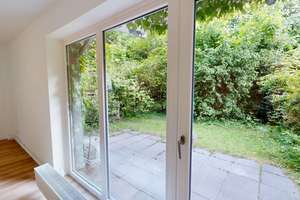 Einziehen und Wohlfühlen: Sanierte 4-Zimmer-Wohnung mit TERRASSE in ruhiger Lage – Adebarweg 23, 22559 Rissen, Hamburg – Vorschaubild 2