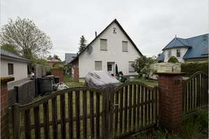 Handwerkerobjekt mit Potenzial – Freistehendes Einfamilienhaus mit Einliegerwohnung – Die vollständige Adresse der Immobilie erhältst du vom Anbieter., 12524 Altglienicke, Berlin – Vorschaubild 9