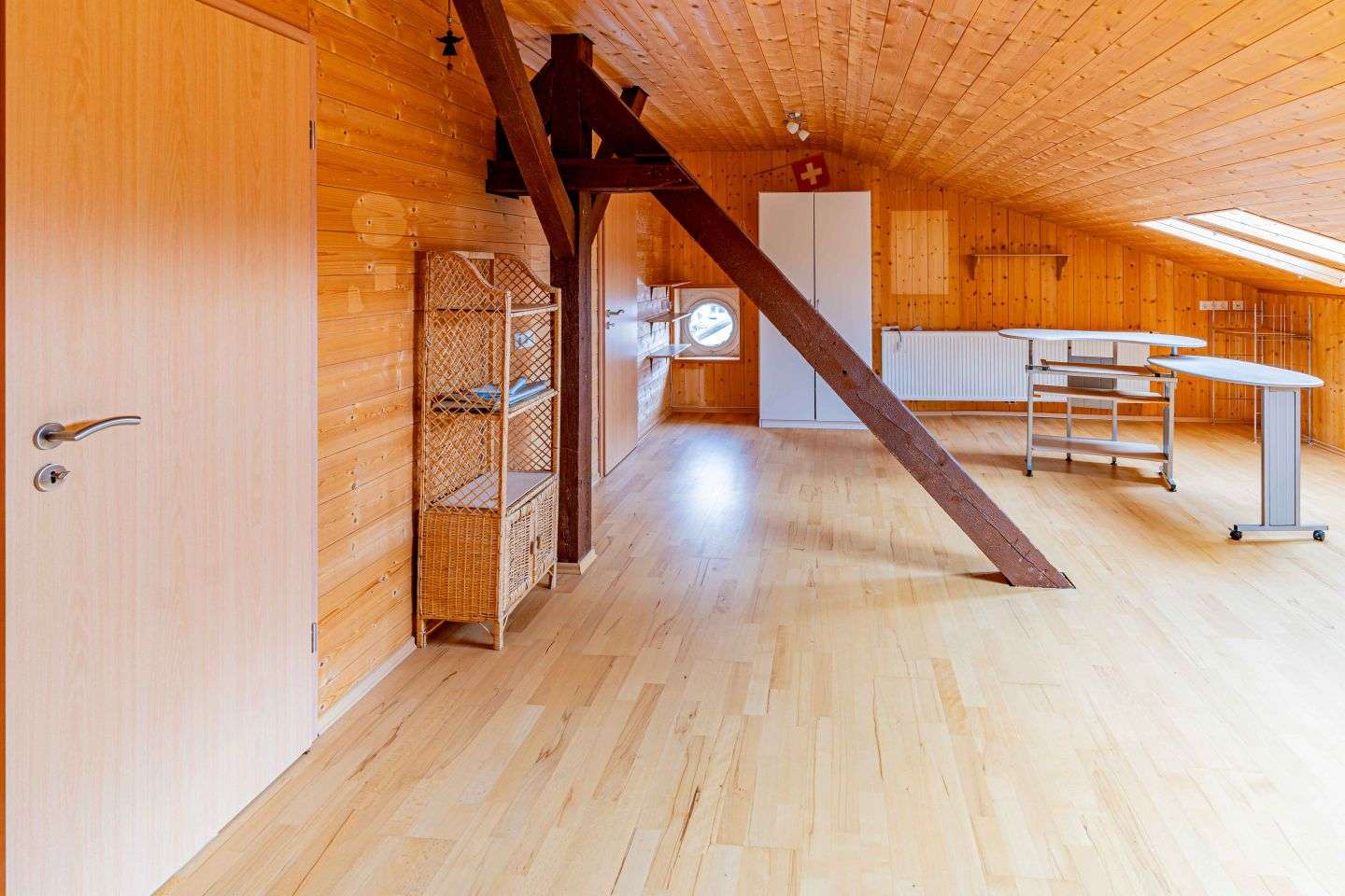 Immobilie in Immendingen - Attraktive 3-Zi.-Wohnung mit Kamin, ausgebautem Dachraum, Garage und eigenem Garten in Immendingen - Bild 5