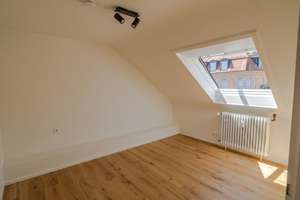 Gemütliche DG-Wohnung, frisch renoviert, bezugsbereit – Die vollständige Adresse der Immobilie erhältst du vom Anbieter., 79104 Herdern-Nord, Freiburg im Breisgau – Vorschaubild 6