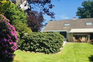 Ausbaufähiges Einfamilienhaus mit Sonnengarten, gepflegt, ruhige Lage, Gartenpool, Garage.