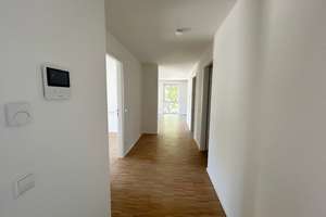 Erstbezug: Helle 3 Zimmer mit Balkon, Einbauküche, Echtholz-Parkett, Bad mit Walk-In-Dusche, Aufzug – Biklenstraße 10, 70327 Untertürkheim (Ortsteil), Stuttgart – Vorschaubild 11