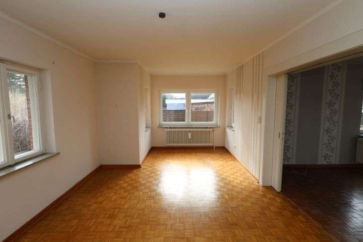 Immobilie in Groven - Gediegenes Einfamilienhaus auf schönem Grundstück mit altem Baumbestand in Lunden, Kreis Dithmarsche - Bild 11