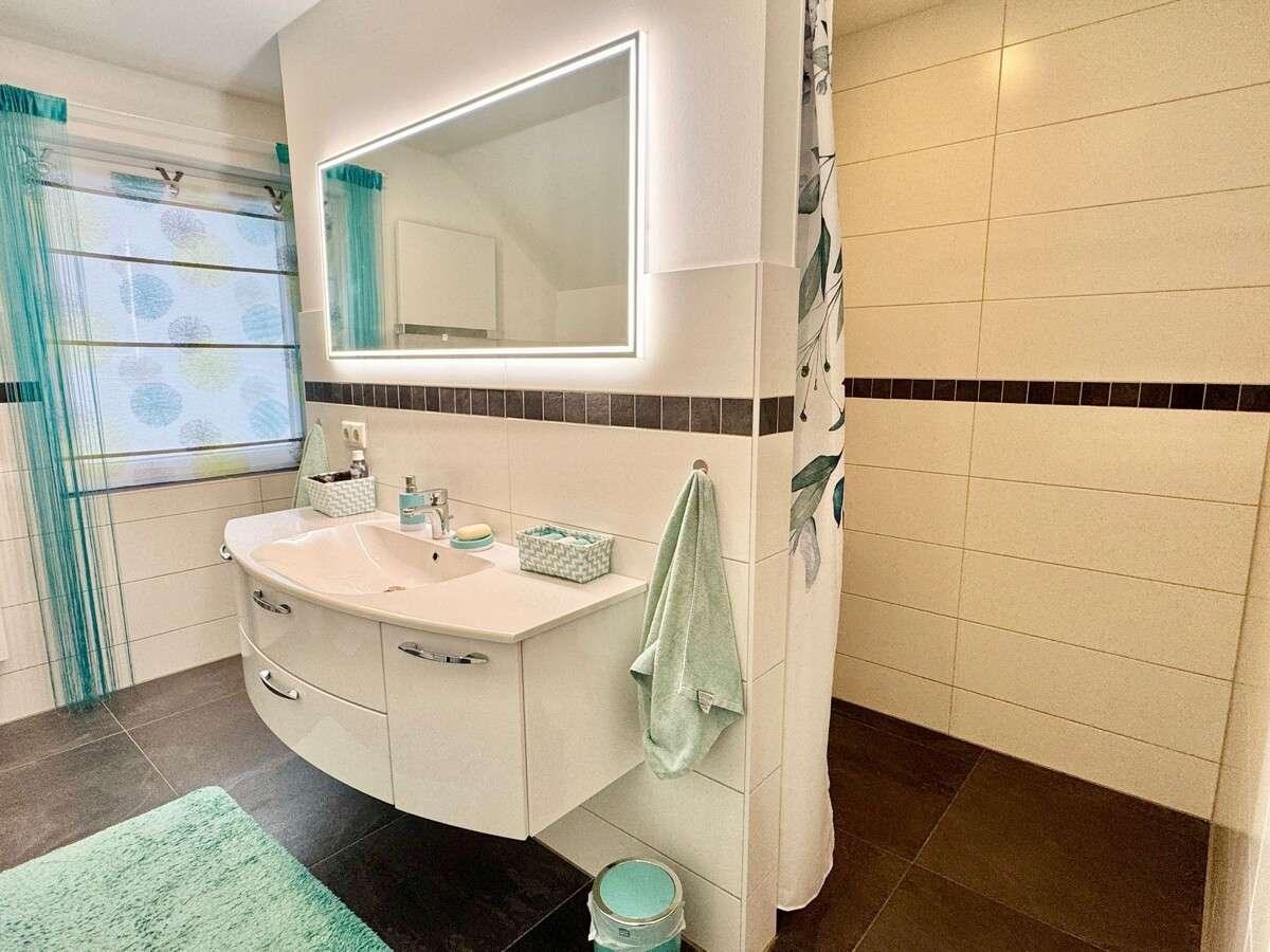 Immobilie in Neustrelitz - HORN IMMOBILIEN ++ Neustrelitz großes tolles Einfamilienhaus mit vielen Extras auf großem Grundstück - Bild 2