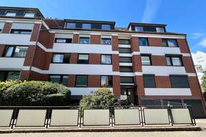 Provisionsfrei: 4-Zimmer-Dachgeschosswohnung mit Südbalkon & Garagenstellplatz in Schwachhausen