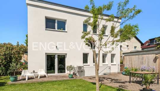 Bild von Modernes Zweifamilienhaus mit Gartenidylle in Rüsselsheim