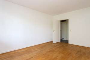 2,5-Zimmer-Wohnung mit großem Balkon und Blick ins Grüne – Bernaysstraße 6, 80937 Am Hart, München – Vorschaubild 5
