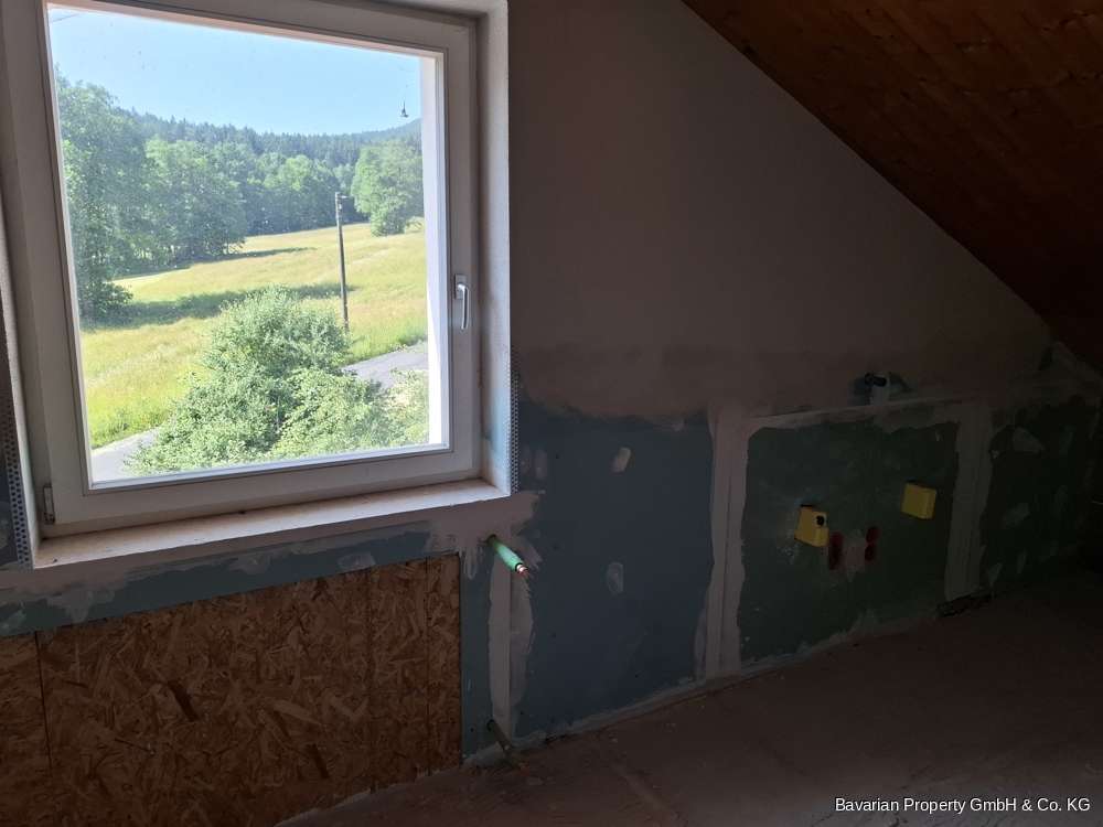 Immobilie in Rimbach - Fast ALLEINLAGE! Umfangreich saniert-Bezugsfrei! EFH mit sep. ELW, 1.600 ² Grd, 93485 Rimbach - Bild 5