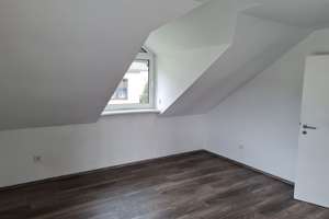 Exklusive 3-Zimmer-Dachgeschosswohnung (ca. 82 qm Grundrissfläche) mit Balkon in top gepflegtem MFH – Die vollständige Adresse der Immobilie erhältst du vom Anbieter., 57076 Weidenau, Siegen – Vorschaubild 9