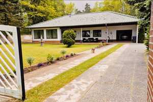Wohnen: Bungalow in Alleinlage mit Garage & Einliegerwohnung im Grünen auf 2.161 qm GST im Grünen – Uckermark (Kreis) – Vorschaubild 2