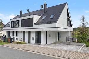 Architektonische DHH in exklusiver Hanglage – modernes Wohnerlebnis in Simmelsdorf – Die vollständige Adresse der Immobilie erhältst du vom Anbieter., 91245 Simmelsdorf – Vorschaubild 4