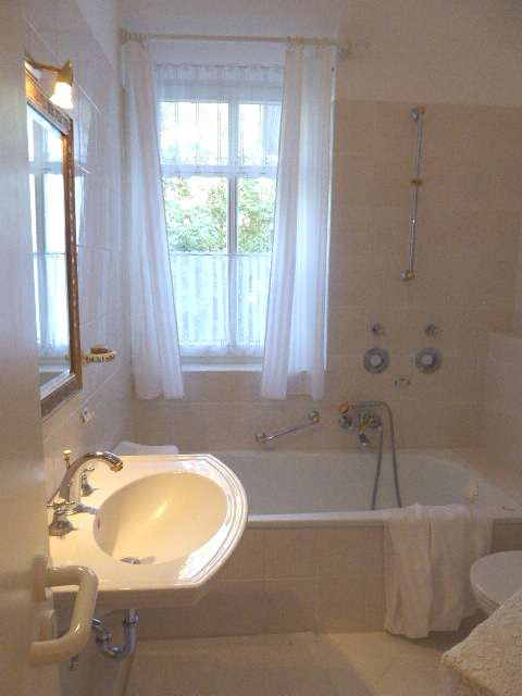 Schicke Wohnung in Top-Lage... V-E-R-M-I-E-T-E-T.. image 5