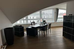 Wohnen mit Charakter: 3-Zimmer-Dachgeschosswohnung im Ostertor