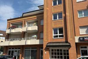 renovierte komfortable 2-Zimmer-Wohnung mit Aufzug, Balkon und Stellplatz in zentraler Lage 