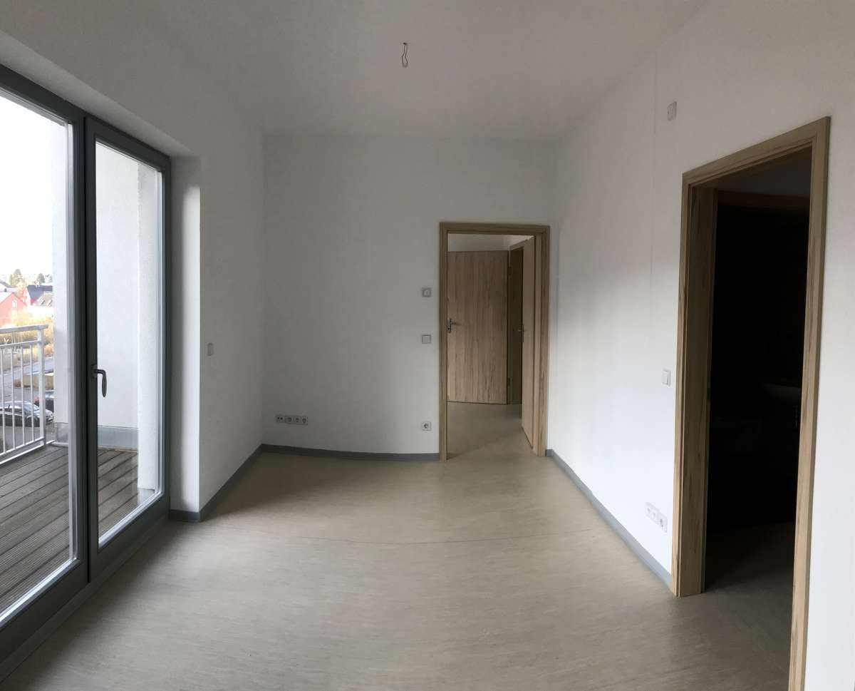 Blick v.d. Küche ins WZ