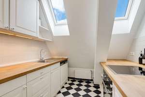 Charmantes Domizil im historischen Hubertuspalais: 2013 modernisierte 3-Zimmer-Wohnung – Die vollständige Adresse der Immobilie erhältst du vom Anbieter., 80639 Nymphenburg, München – Vorschaubild 3