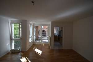 Heusteigviertel: Tolle 2 Zi.-Whg. mit Balkon, EBK und optionaler Garage in ruhiger Seitenstraße