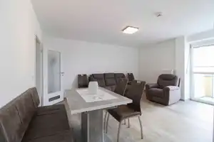 Bezugsfertige 3-Zimmer-Wohnung mit 2 Balkonen  und sagenhaftem Blick über Ingolstadt – Ingolstadt – Vorschaubild 4