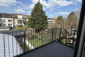 Attraktive 2,5 Zimmer-Maisonette-Wohnung in Köln Hochkirchen