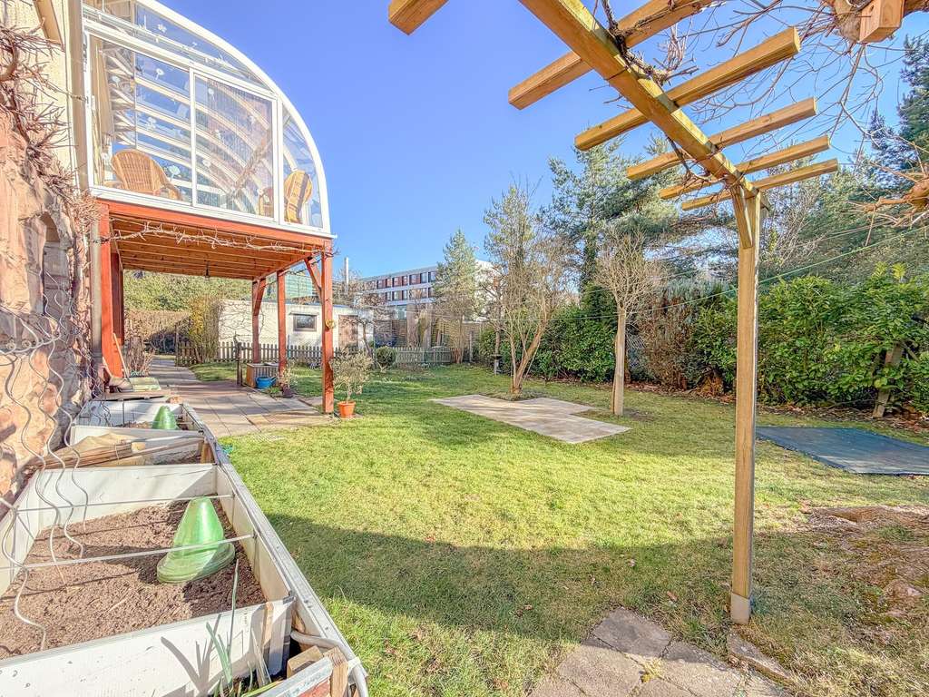 Immobilie in Schmalkalden - Großzügiges modernisiertes Zweifamilienhaus mit vielen Möglichkeiten und sonnigem Garten - Bild 4