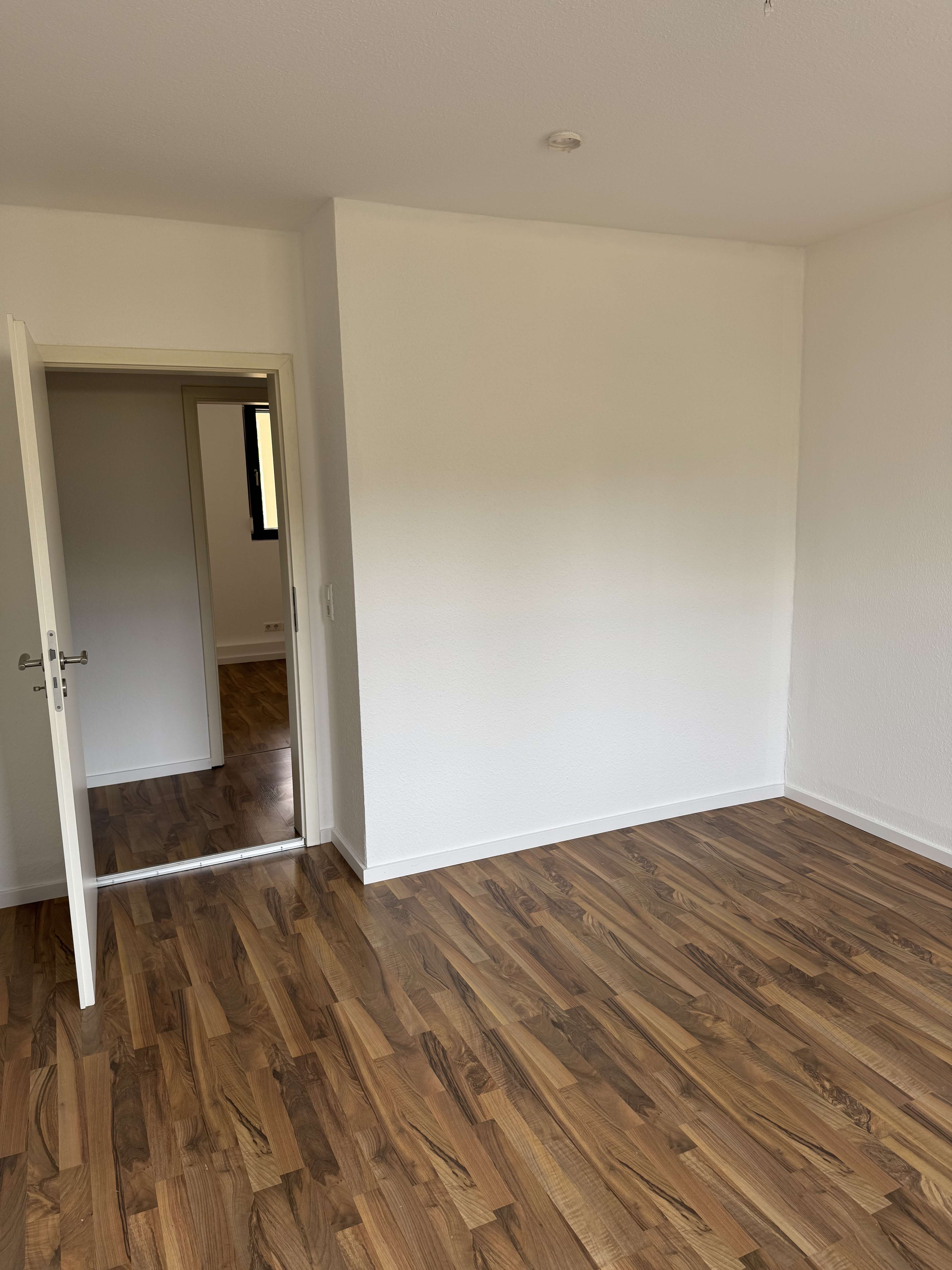 Immobilie in Ebersbach an der Fils - Familientraum mit Stil: Neu renovierte 5-Zimmer Wohnung mit großer Terrasse & morderne EBK  - Bild 7