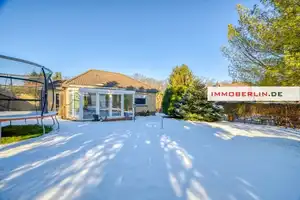 IMMOBERLIN.DE - Attraktiver Bungalow mit Wintergarten & Garage in ländlicher Lage vor den Toren Berl – Barnim (Kreis) – Vorschaubild 2
