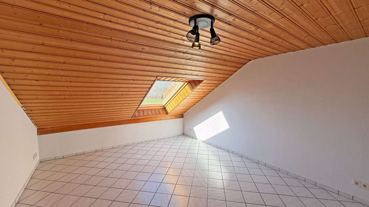 Immobilie in Dinslaken - Großzügige Maisonette-Eigentumswohnung mit Garage auf einem Erbpachtgrundstück in Dinslakener Bruch - Bild 3