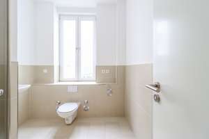 Lichtdurchflutete Wohnträume mit großzügigem Grundriss und elegantem Ambiente im Erdgeschoss