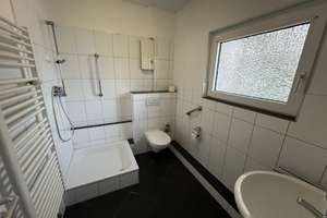 Klein Fein Mein ! 2 Zi.- Whng. - modernes Duschbad mit Fenster und Balkon - Duisburg – Beethovenstr. 7, 47226 Rheinhausen-Mitte, Duisburg – Vorschaubild 2
