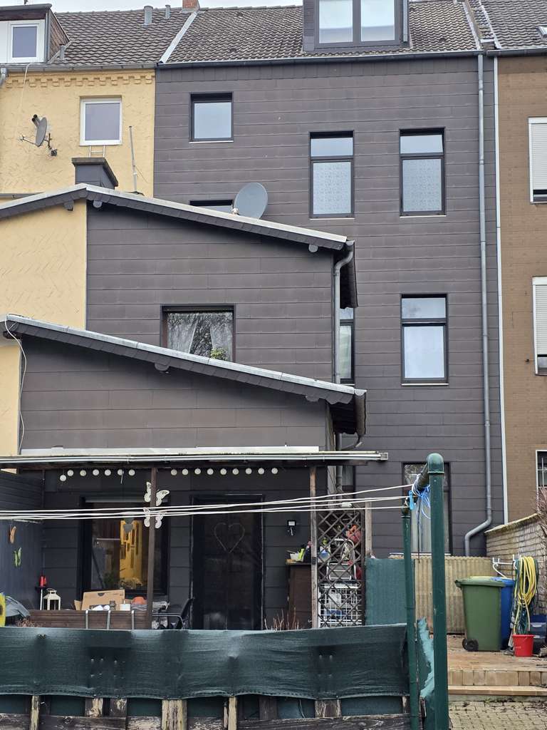 Immobilie in Düren - Gepflegtes Mehrfamilienhaus mit 5  Wohneinheiten, direkt in Düren zu verkaufen - Bild 2