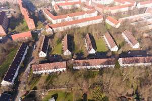 Gepflegte DG-Wohnung  55 m² Nfl. (ca. 45m² Wfl.) 2 Ebenen,  Wellingdorf – Die vollständige Adresse der Immobilie erhältst du vom Anbieter., 24148 Ellerbek, Kiel – Vorschaubild 1