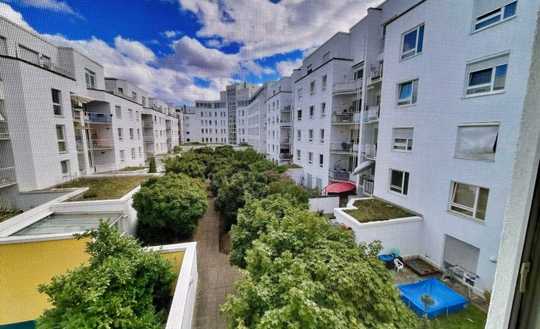 Sofort einzugsbereit-charmante 2 ZKBB-Wohnung mit grünem Innenhof und TG