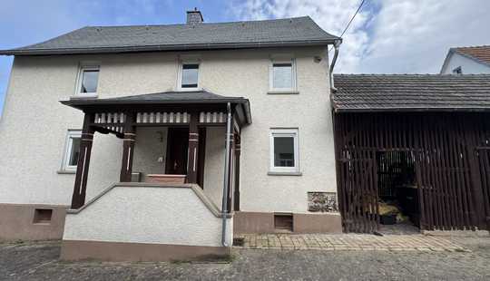 Bild von Kleiner Bauernhof mit Stallungen, Innenhof, Garten und modernisiertem Wohnhaus