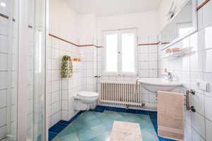 EINDRUCKSVOLLE VILLA - Charmante Villa in ruhiger und zentraler Lage in Singen – Konstanz (Kreis) – Vorschaubild 7