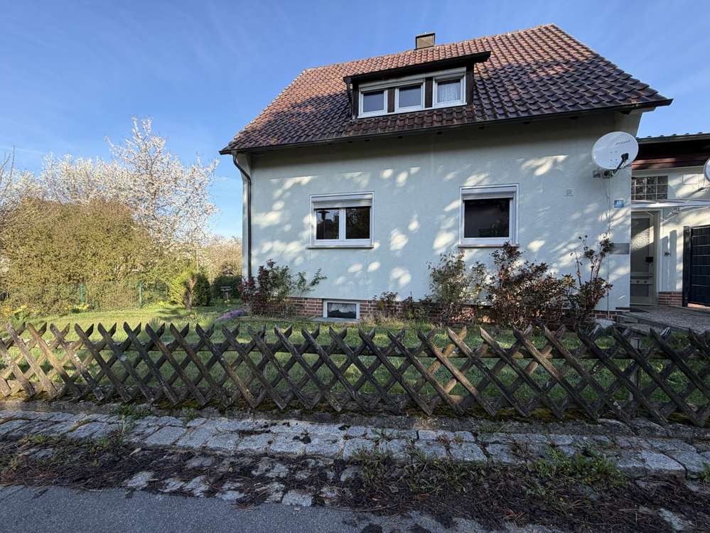 Charmante Eigentumswohnung im Einfamilienhaus-Stil mit schönem Garten und Garage in ruhiger Lage!, Coburg Kreis – Bild 2