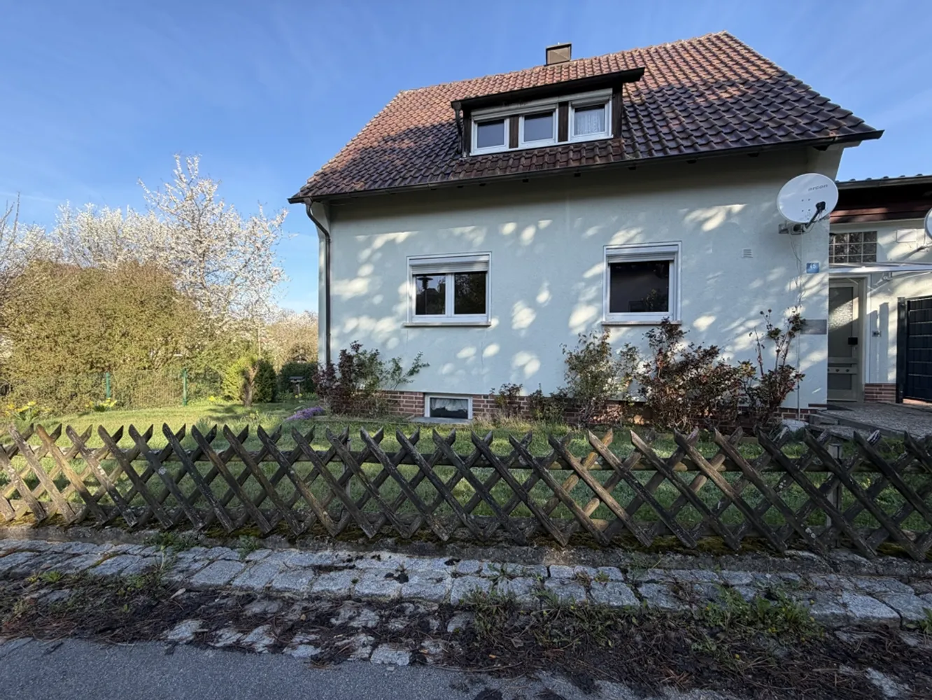 Charmante Eigentumswohnung im Einfamilienhaus-Stil mit schönem Garten und Garage in ruhiger Lage!, Coburg Kreis – Bild 4