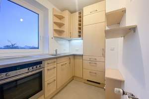 Bremen - Geräumige 1-Zimmer-Dachgeschosswohnung, Fahrstuhl, Balkon und Einbauküche und Flurbereich – Danziger Straße 11, 28237 Lindenhof, Bremen – Vorschaubild 2
