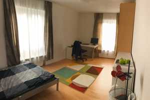 Möbliertes Zimmer in 3er WG (Wohngemeinschaft) Nähe Olympiapark in Schwabing West – Gartenstr. 1, 80809 München – Vorschaubild 1