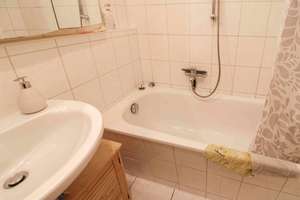 Vermietet: 2-Zimmer-Altbauwohnung im 4. OG (ohne Aufzug) mit Keller nahe Rosenthaler Platz – Die vollständige Adresse der Immobilie erhältst du vom Anbieter., 10115 Mitte (Ortsteil), Berlin – Vorschaubild 11