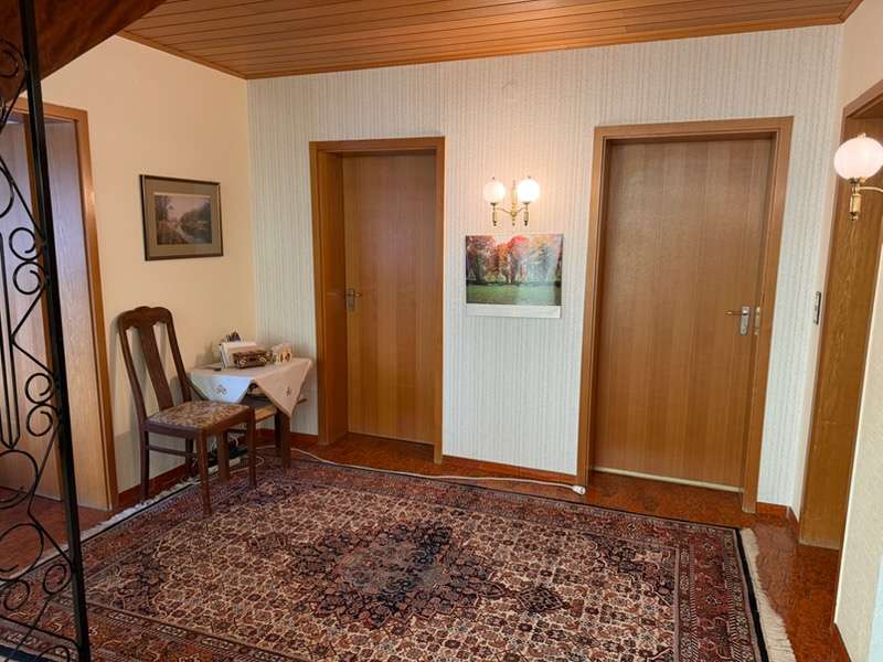 Immobilie in Stockstadt - Grundsolides Einfamilienhaus mit herrlichem Grundstück in bester Wohnlage - Bild 3