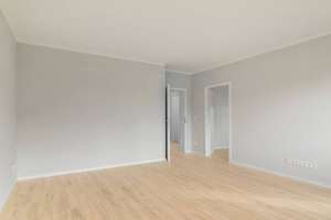 Modernisierte 2-Zimmer-Wohnung mit BALKON und EBK in Berlin-Lichterfelde – Grabenstraße 2a, 12209 Lichterfelde, Berlin – Vorschaubild 2
