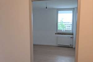 Helle, ruhige, renovierte 2-Zi.-Wohnung mit umlaufendem Balkon, Fernblick & Aufzug – Nähe Uni/Messe – Bergiusstraße 74, 86199 Göggingen-Nordost, Augsburg – Vorschaubild 13